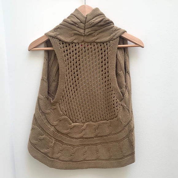 Takeout | Knit Vest - Picture 2 of 4